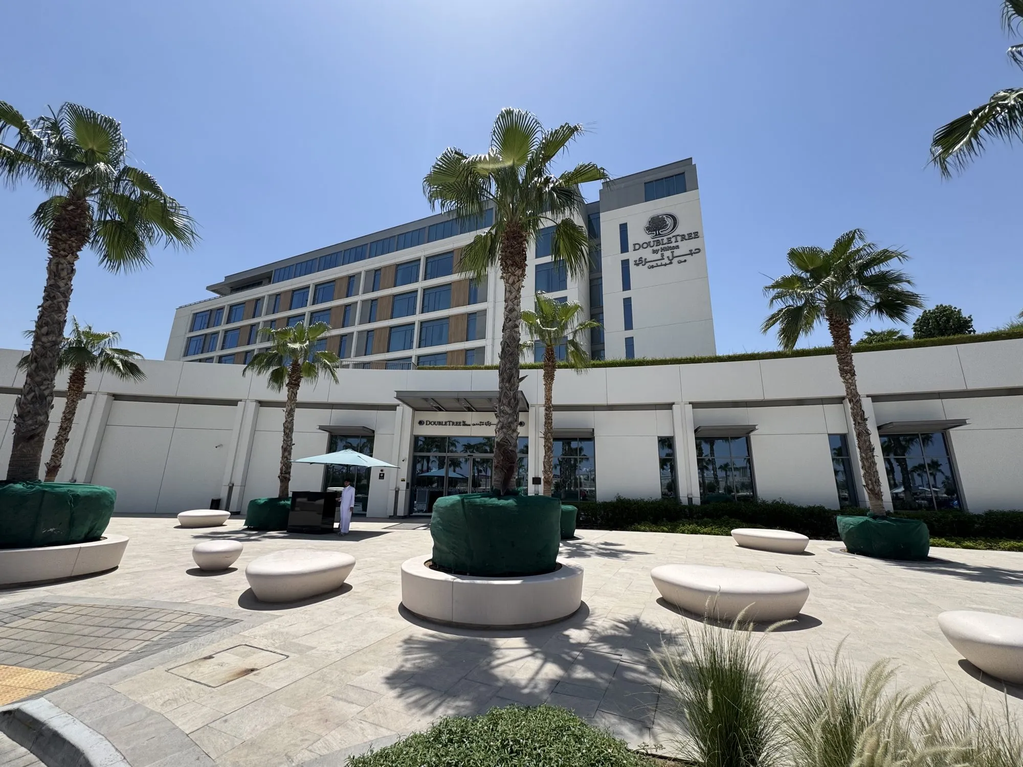 Außenansicht des DoubleTree by Hilton auf Yas Island