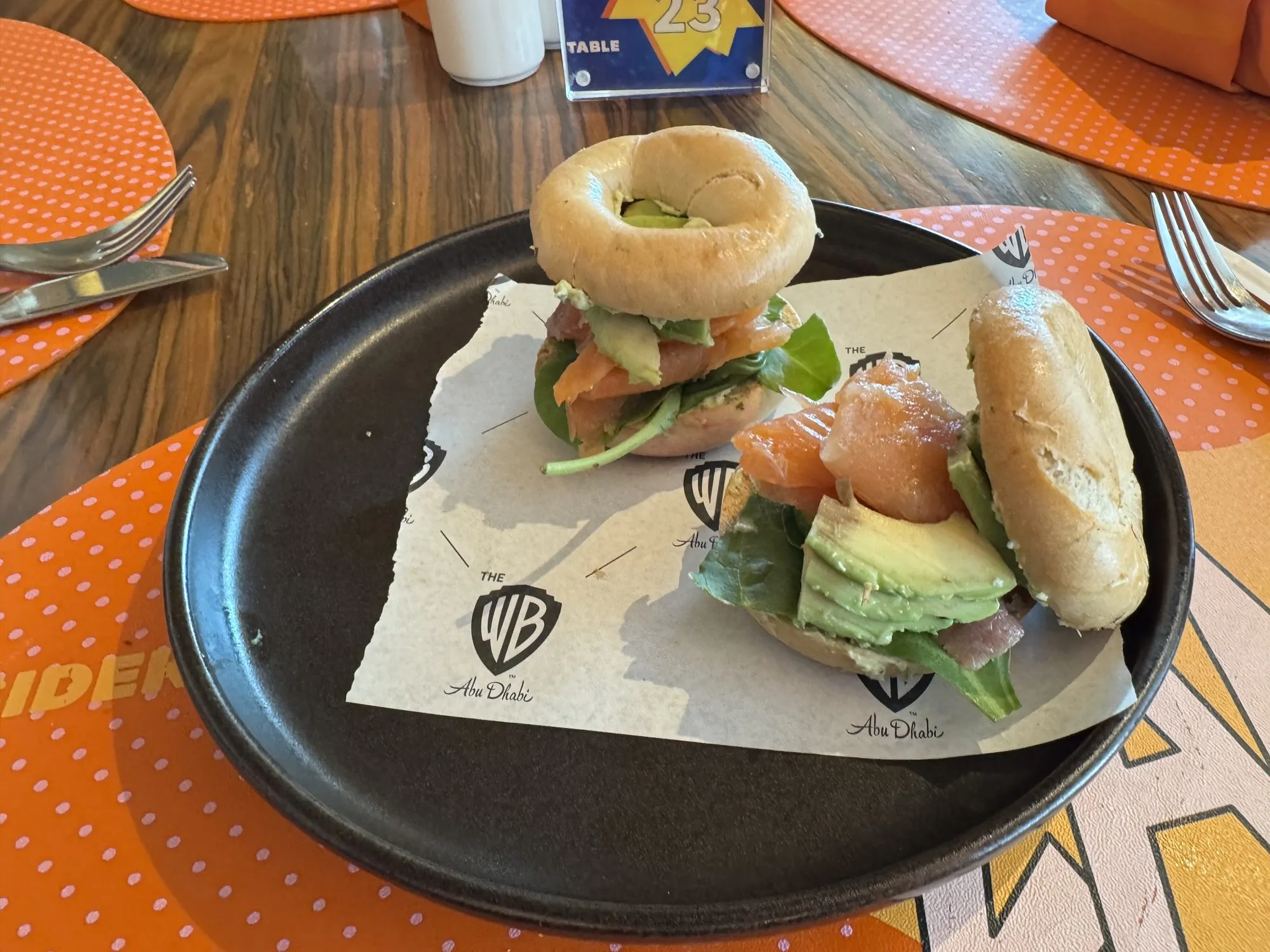 Frisch angerichtetes Frühstück auf WB-Geschirr