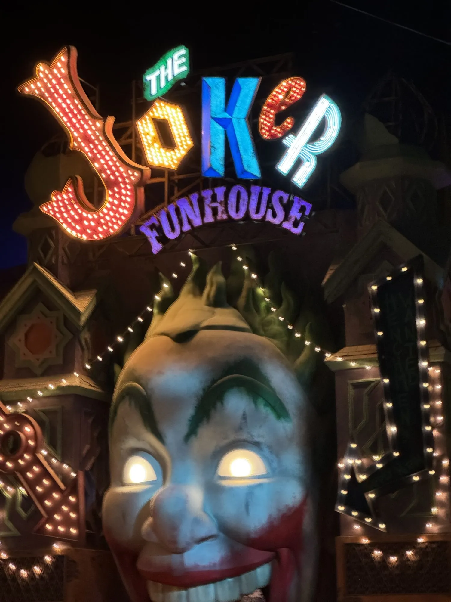 The Joker Funhouse mit großem Joker-Kopf