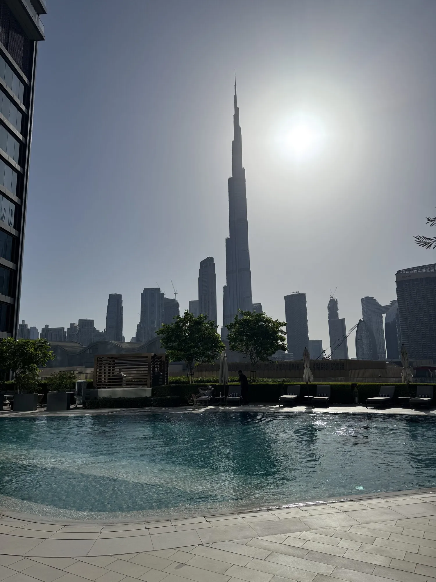 Rooftop-Pool mit Blick auf den Burj Khalifa
