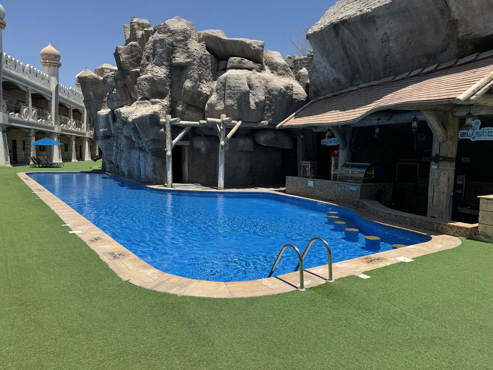Außenpool des Resorts