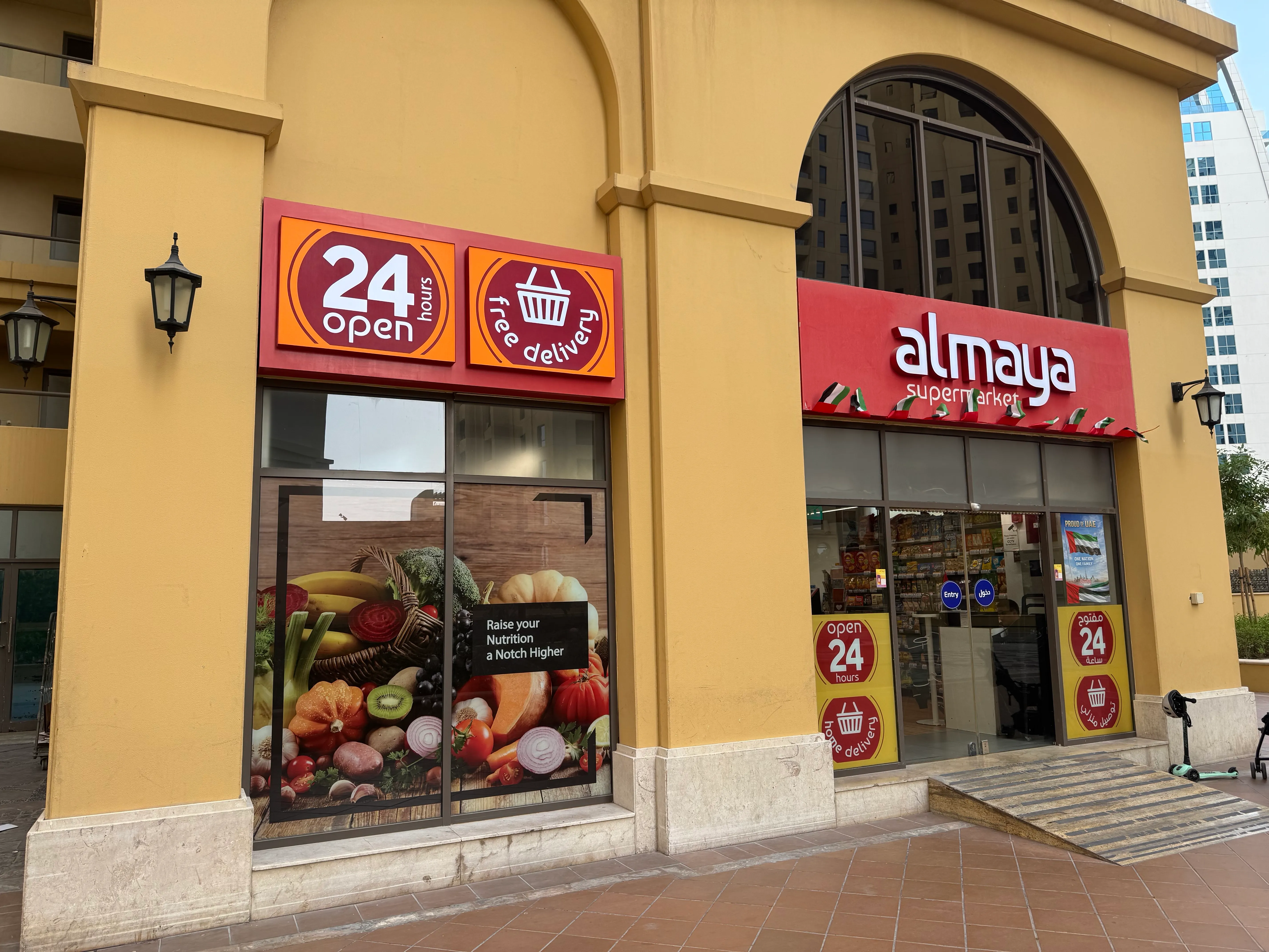 Almaya Supermarket auf der Plaza