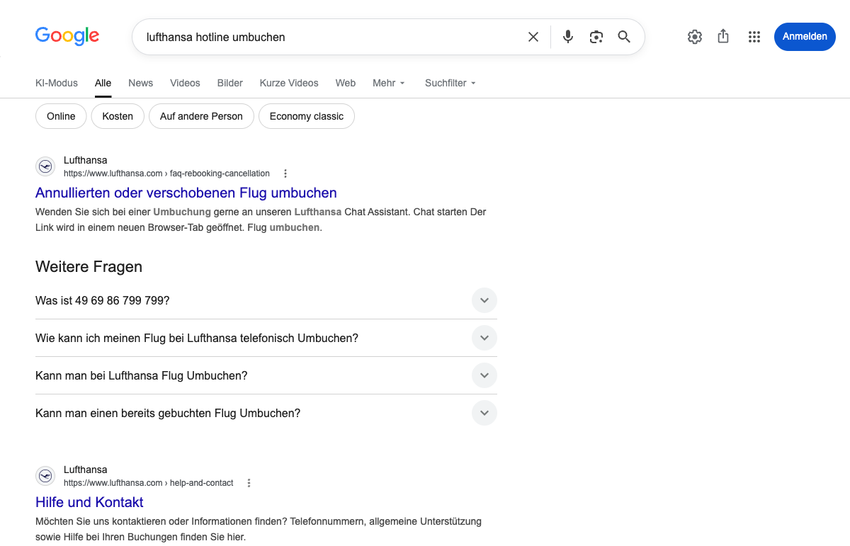 Google-Suche „lufthansa hotline umbuchen" am 12.07.2026: An erster Stelle die echte lufthansa.com-Seite, darunter der Block „Weitere Fragen", dessen erste Frage nach einer konkreten Telefonnummer fragt